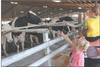 Thousands Enjoy Breakfast On The Farm